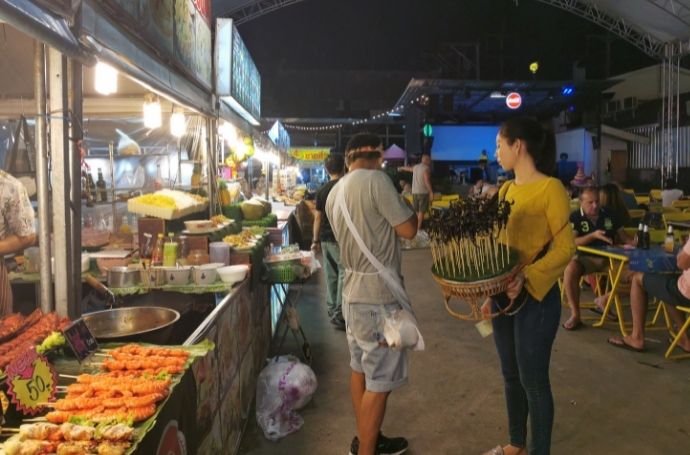 Jedzenie w Tajlandii - Night market 